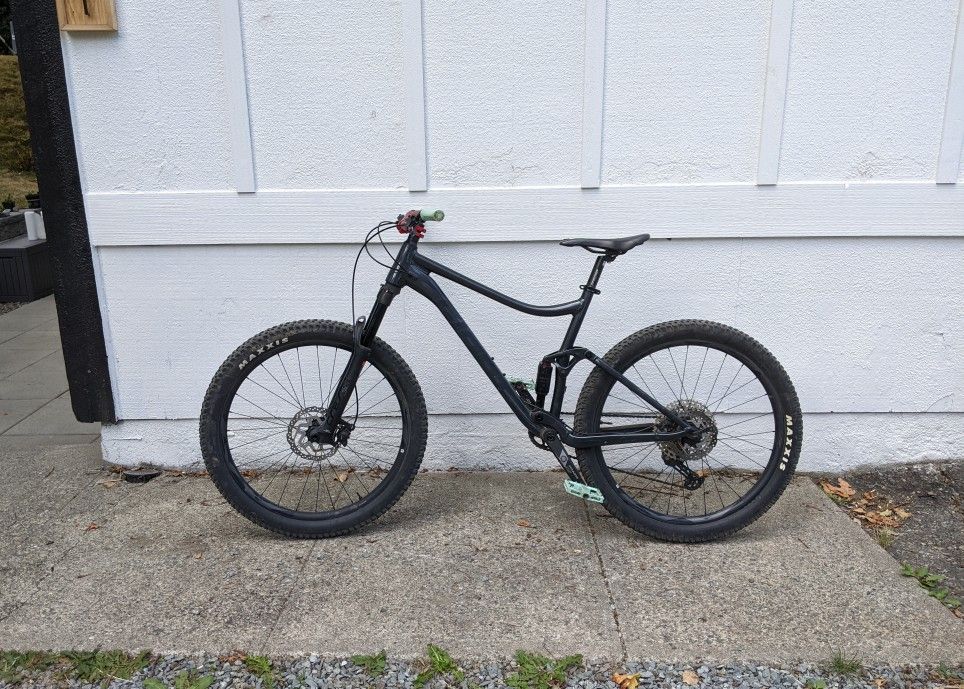Giant Stance Mountain Bike