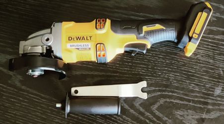 DeWalt 20 volt angle grinder DCG 414  brand new 90$ 2  available