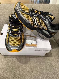 SAUCONY Yellow Omni 9