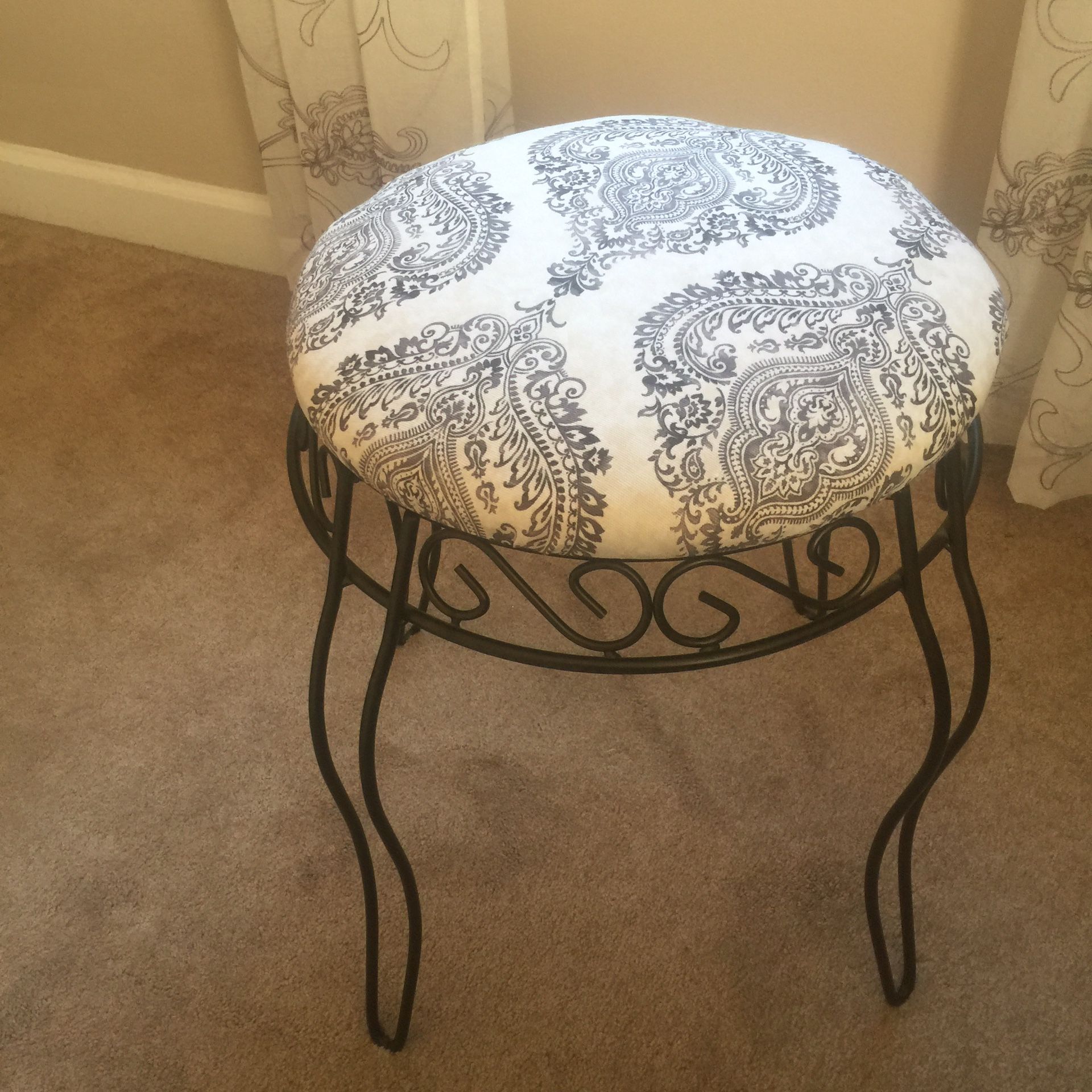 Vintage ' vanity stool metal frame with new fabric Victorian style seat cover euc best offer!!