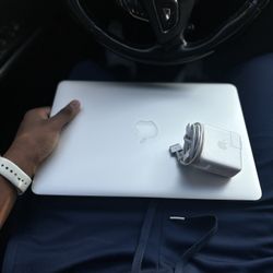 MACBOOK AIR (13-inch, 2017)