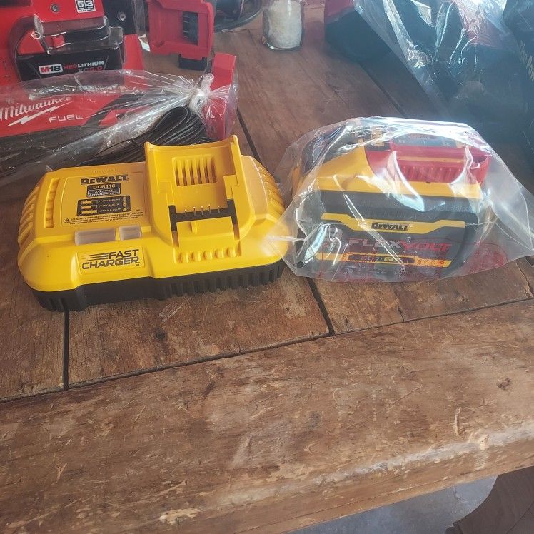 (Dewalt )  Flex Volt Battery  9.0  With A ( Charger )