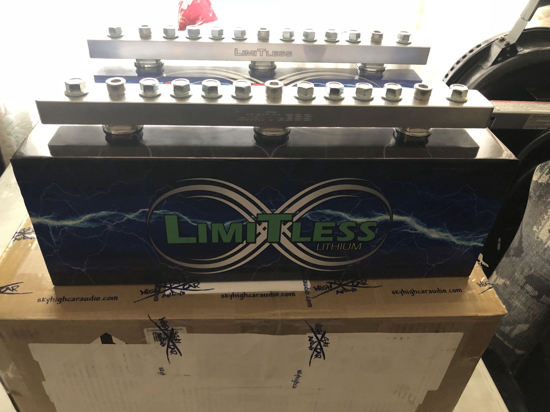 70 AH LIMITLESS LITHIUM BATTERY 15K RMS