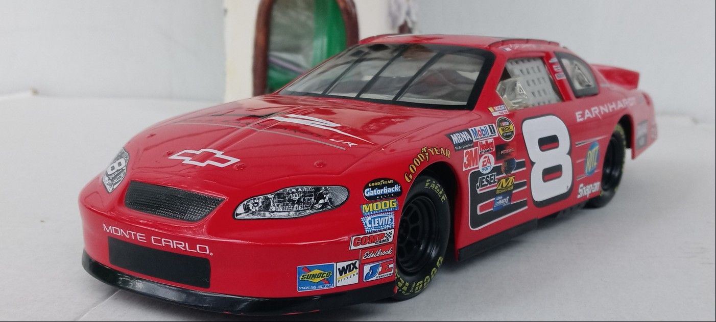 Die Cast Metal - NASCAR - 2004  Chevrolet  Monte  Carlo  - Car #8 - Driver Dale Earnhardt Jr. -