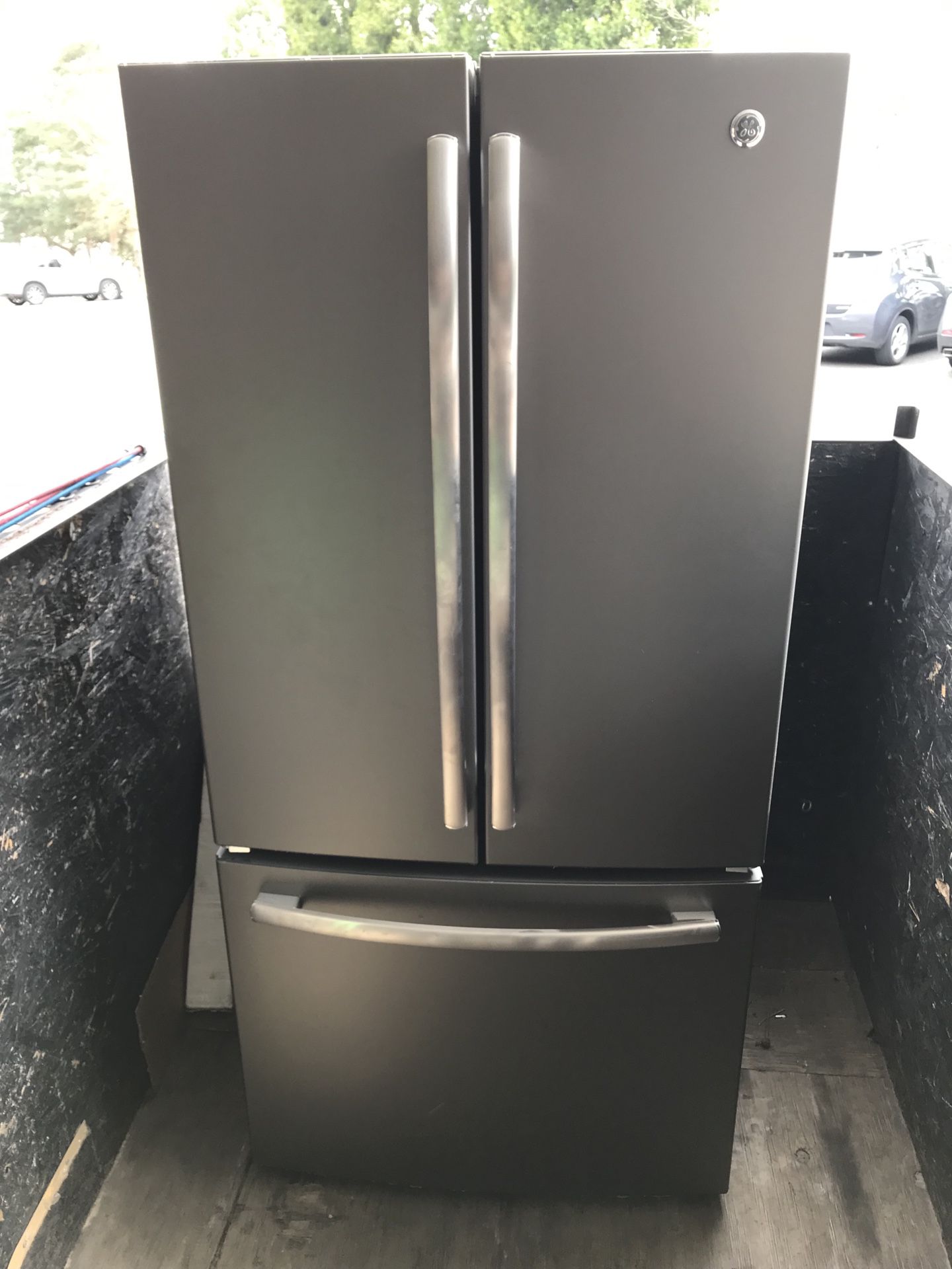 GE black stainless steel 33in refrigerator NEW