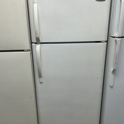 White 18 Cubic Foot Refrigerator 