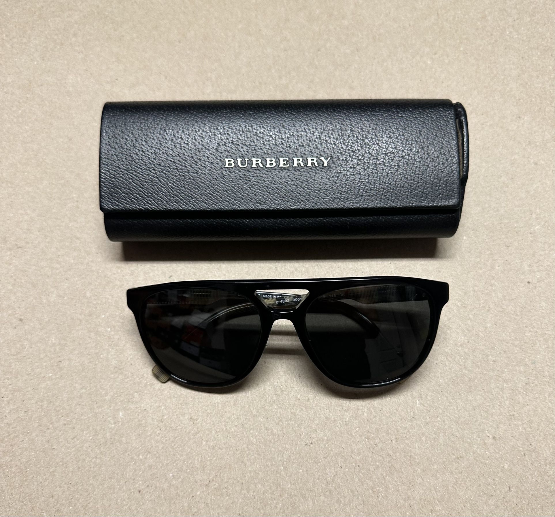 Burberry Sunglasses B4302