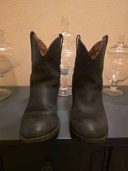 b.o.c. Born Concept Women's Boot Size 6