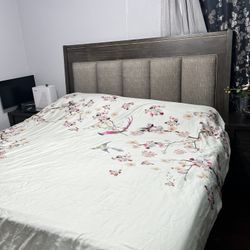 For sale King bed with nightstands and Dresser