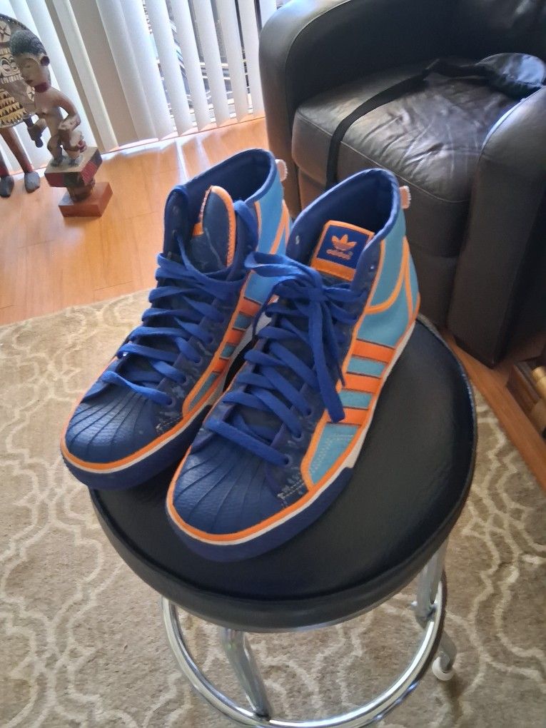 MensAdidas Tennis Shoes