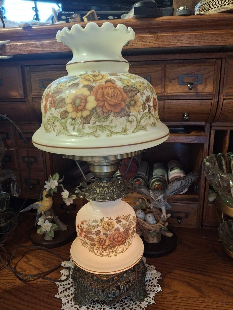 BEAUTIFUL VINTAGE Table Lamp With Top And Bottom Lighting Everything WORKS PERFECT