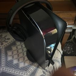 Black Ps5 With Games 4 Controllers & Turtle Beaches & Charging Dock