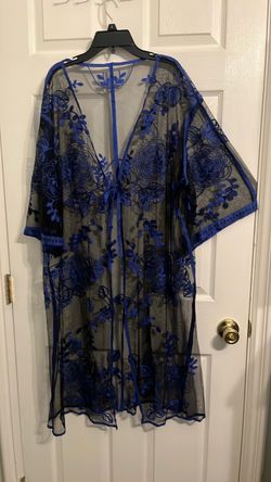 Women’s lace coverup