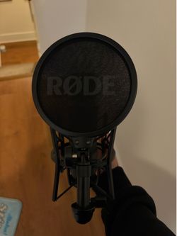 NT1 mic & studio headphones