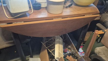 Compact folding sides Table