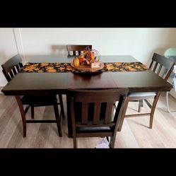 Barely Used Bar Stool Table Set 