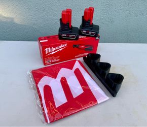 Milwaukee M12 3/8 Ratchet and Battery Set