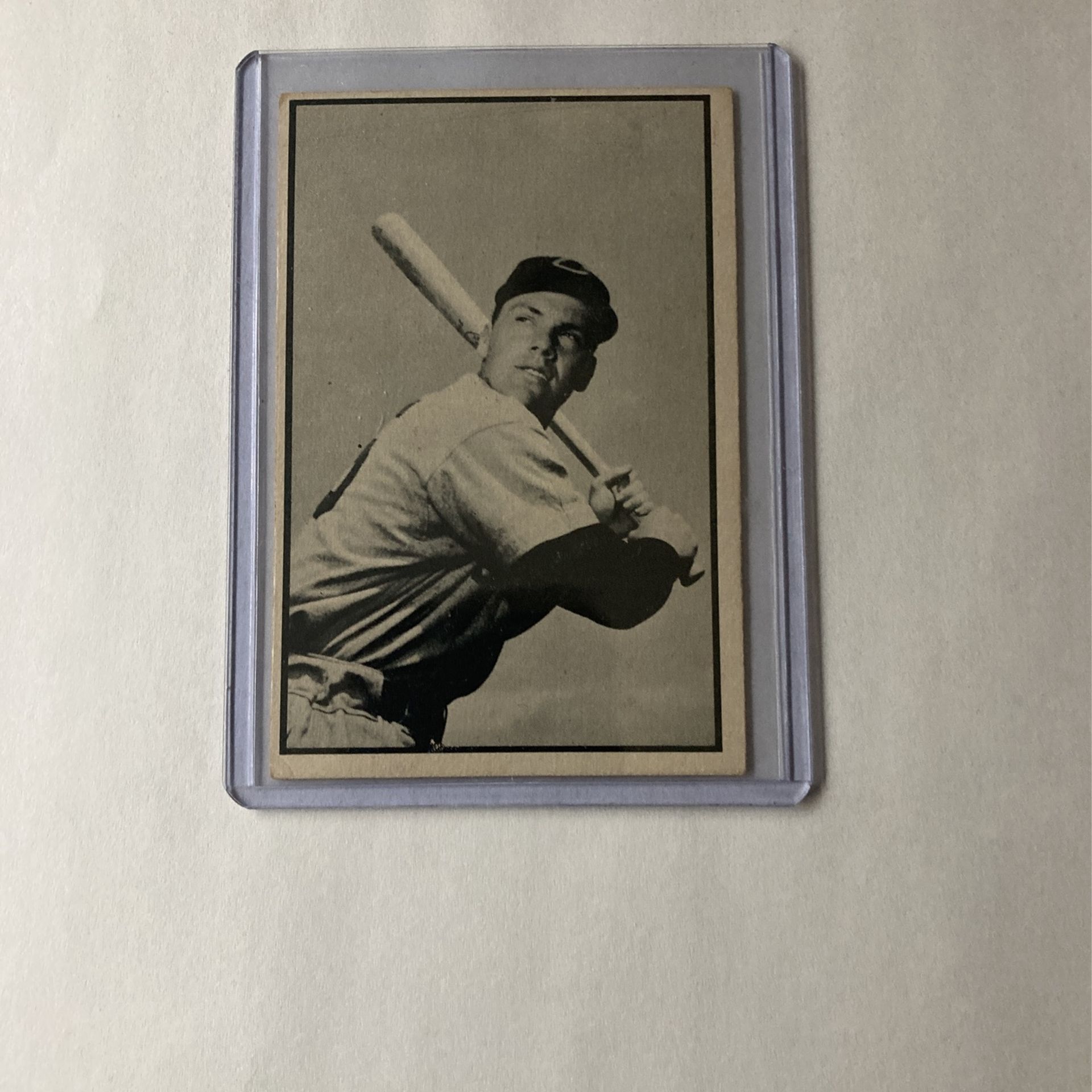 1953 Gus Bell Bowman Black And White #1. No Creases! Nice Card