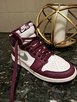 Jordan 1 Retro High OG “trades Are Available” (Size 6.5y)