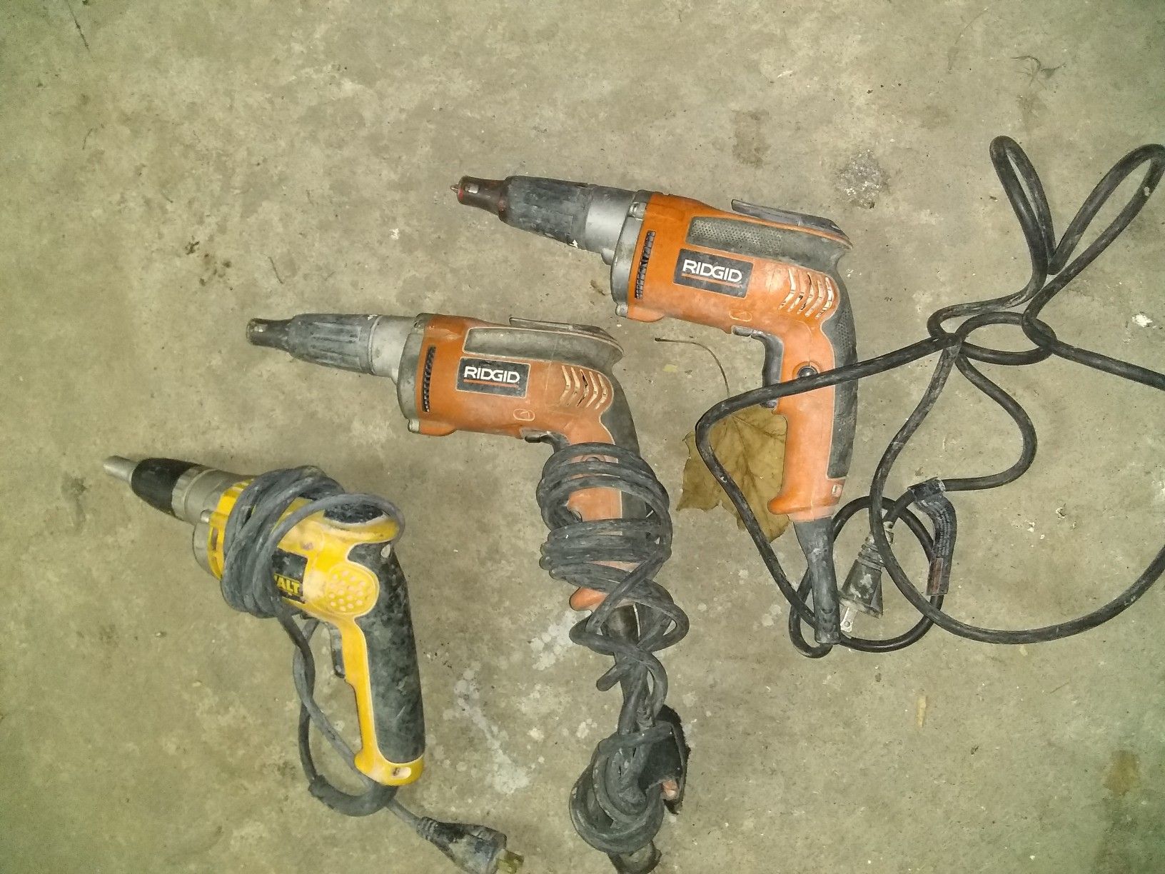 Drywall screw guns