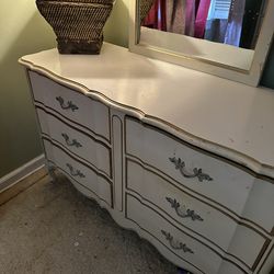 French Provincial Solid Wood Bedroom Set – Real Wood, Dovetail – Perfect Flip Project