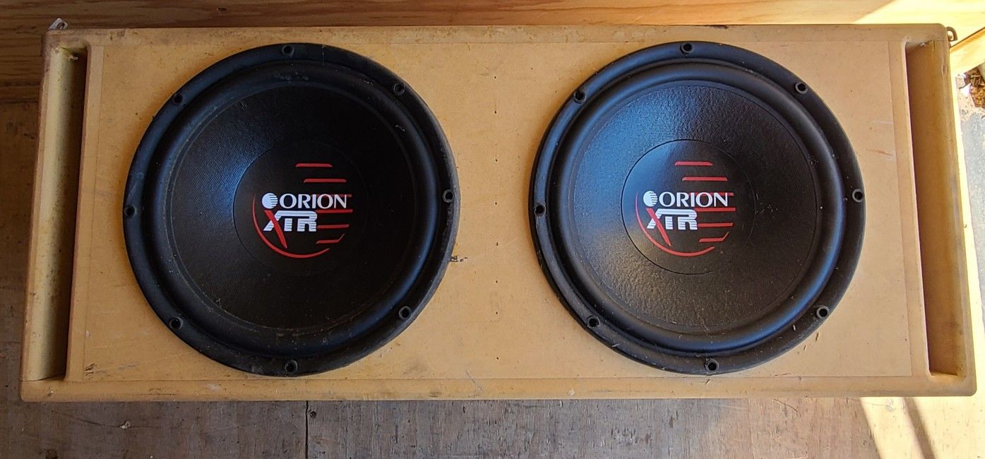 Hard shell box for 2x 12" subwoofers. Orion xtr