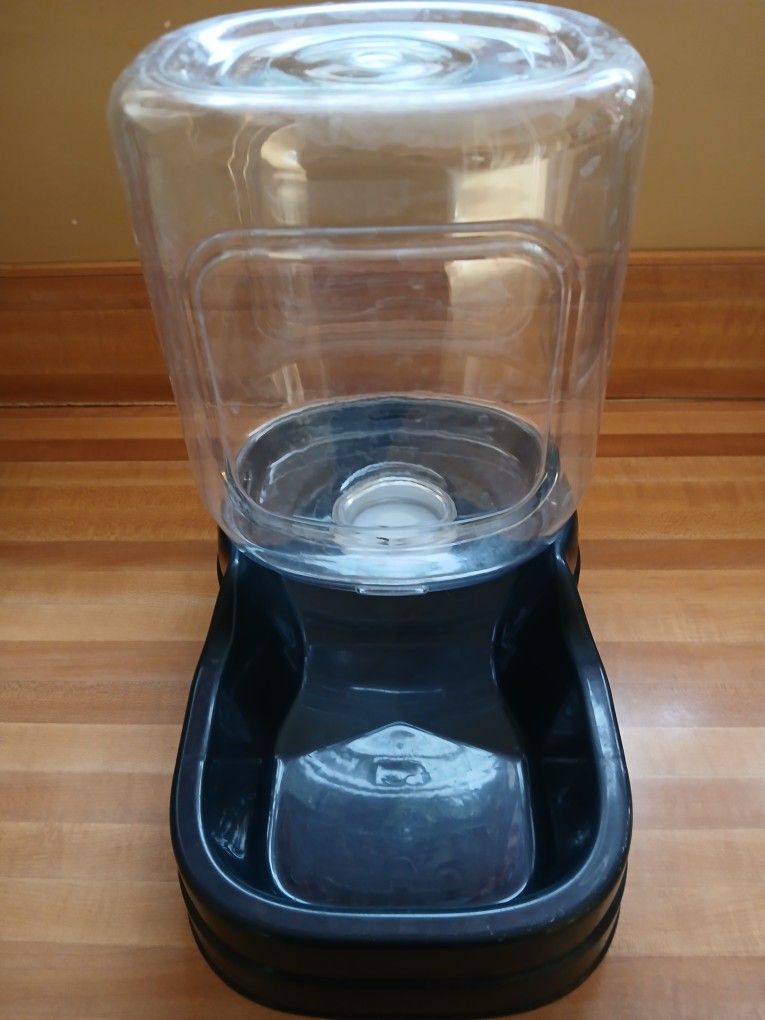 Gravity Pet Waterer