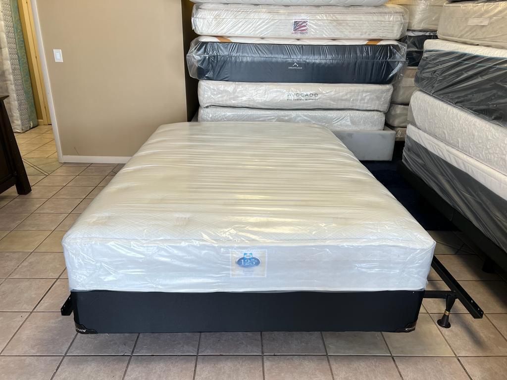 Queen Size Mattress, And Box Spring🚨🚨 Free Delivery🚨🚨