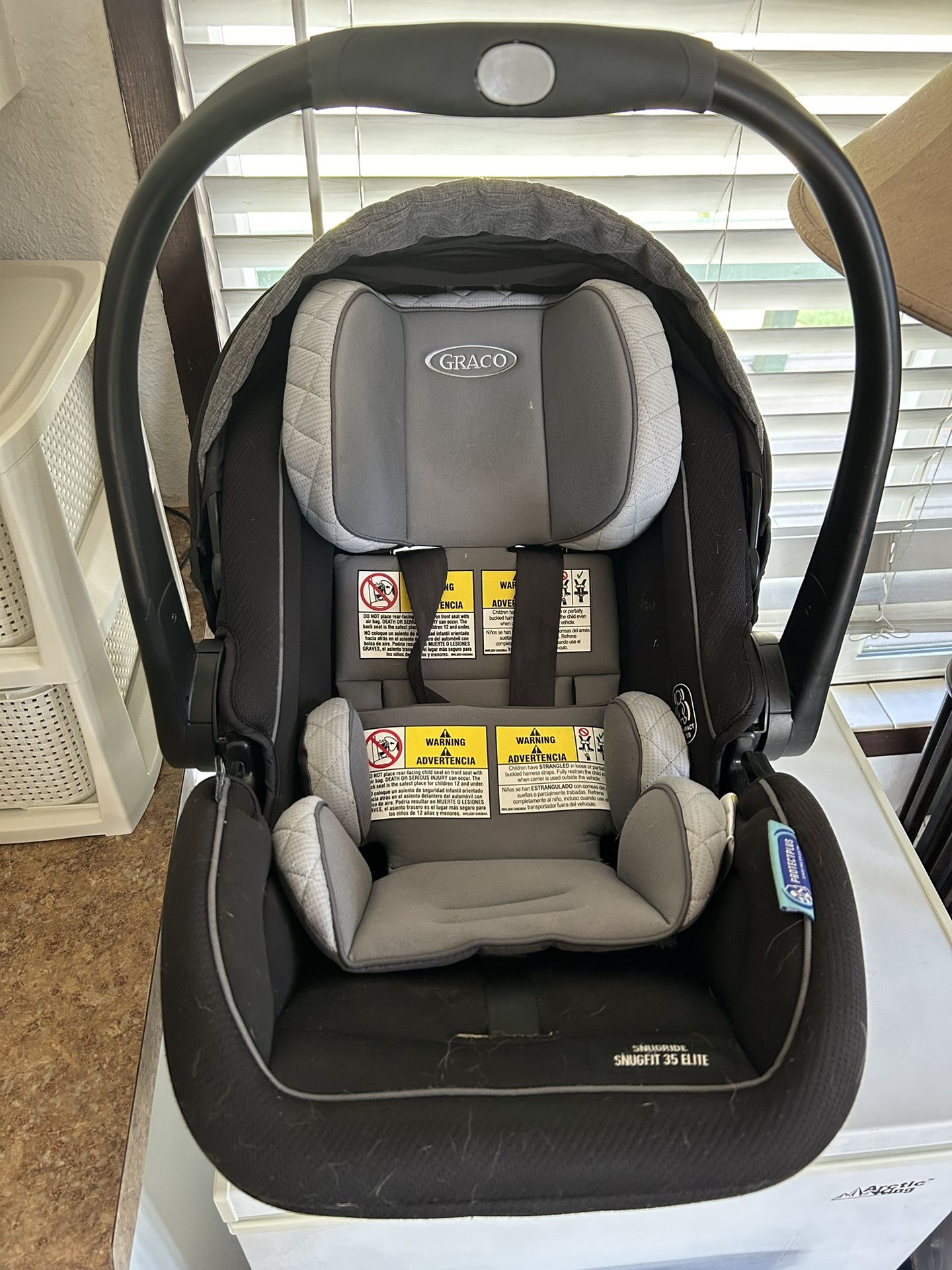Graco Car Seat With Two Bases For Infant 