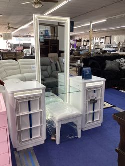 White Vanity With Lights And Bench
