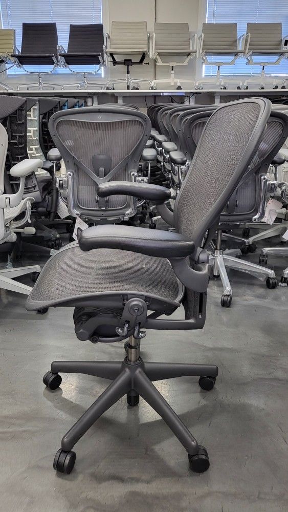 Lighly Used Herman Miller Classic Aeron Size B Chair
