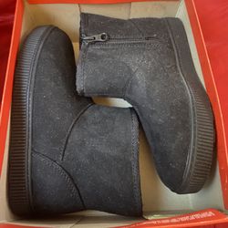 $8 New Girls Black Boots Sz 12