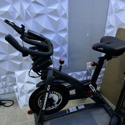 Schwinn IC4 Bike 
