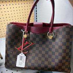 Louis Vuitton Purse 