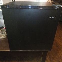 Haier 1.7 Cubic Square Foot Mini Fridge
