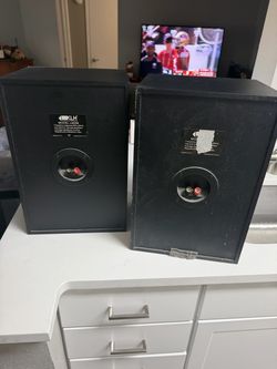 KLH Model L853B Bookshelf Speakers Pair