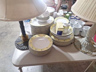 Full dinnerware set