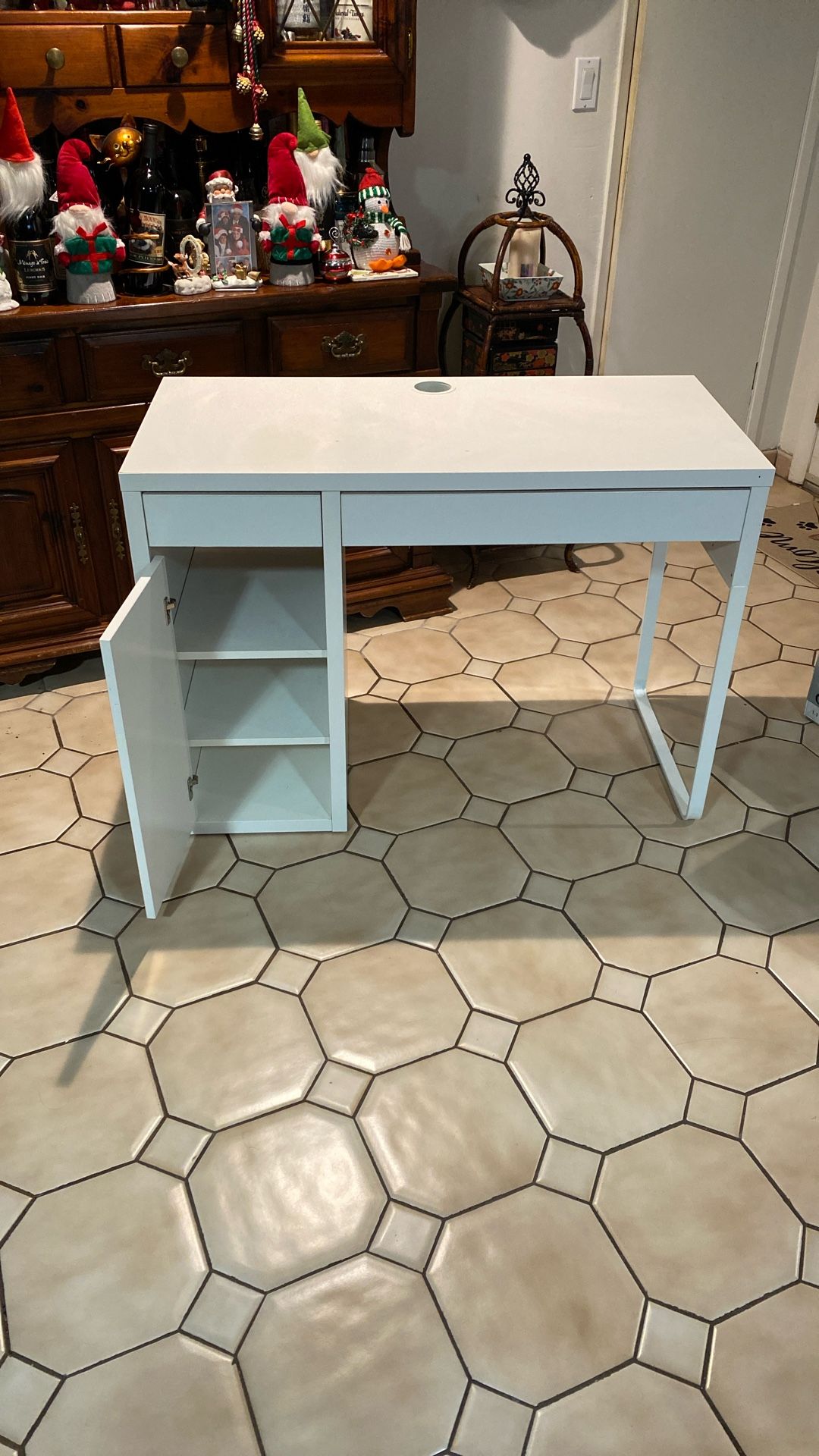 IKEA MICKE Desk WHITE