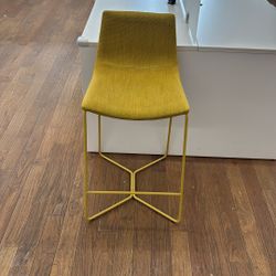 Chairs / Stools 