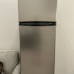 Frigidaire Mini Refrigerator
