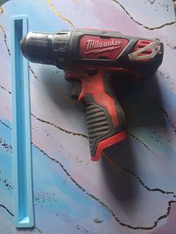 Milwaukee 3/8 driver m12