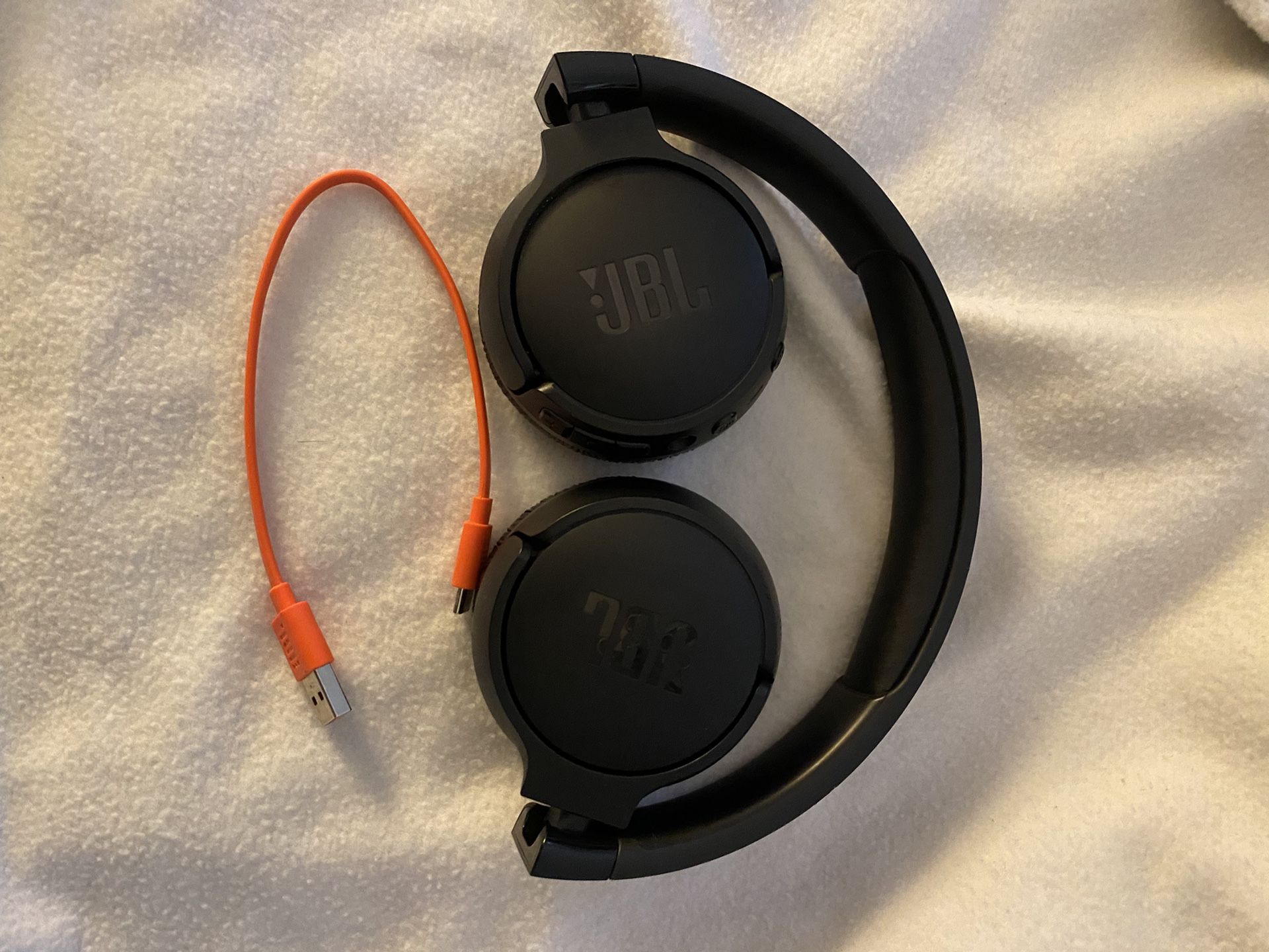 Jbl headphones 670NC