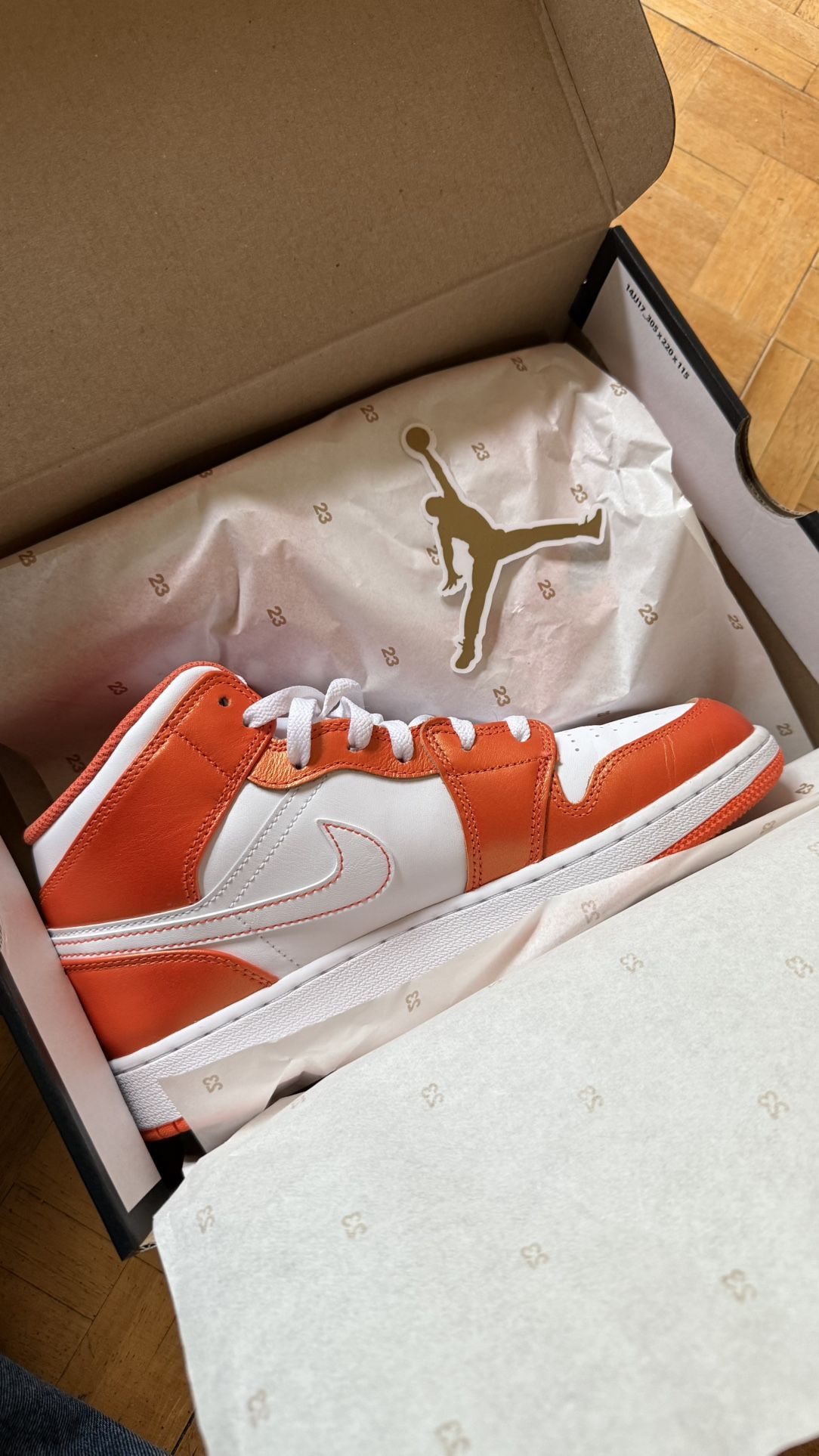 Jordan Mid Electro Orange