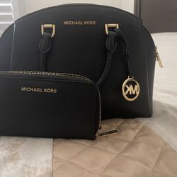 MK PURSE AND WALLET. PERFECT CONDITON