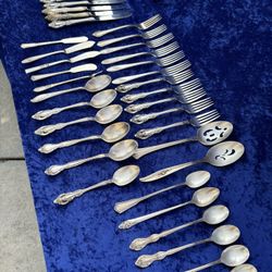 41 pc good condition Vintage utensils all together $25 