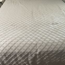 Kings Size Bedspread Just Use One Time 