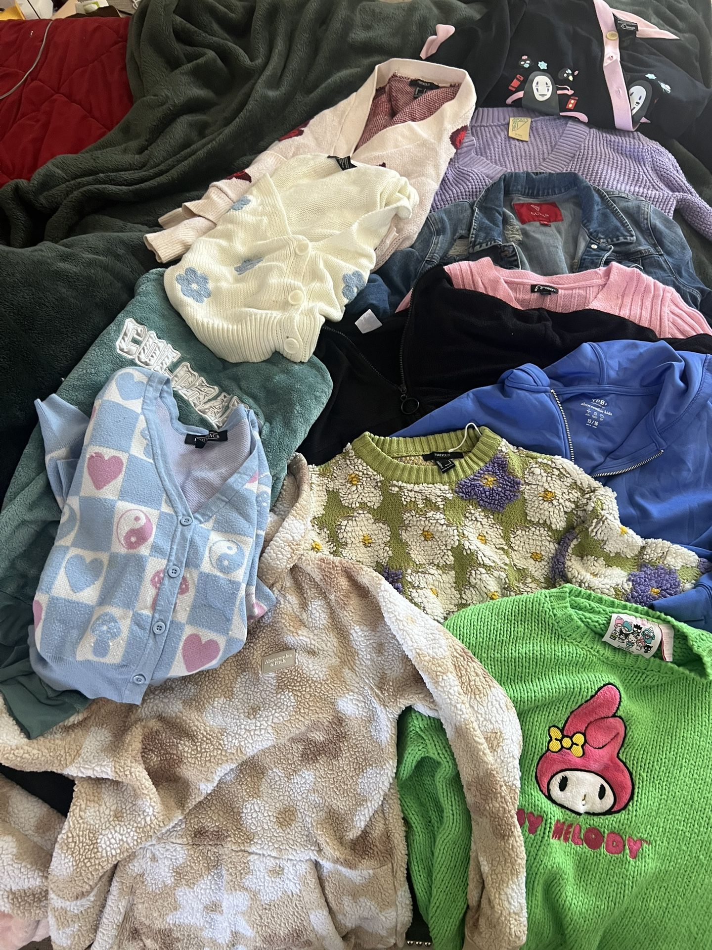 🍓Adorable Cozy Kawaii Clothing Bundle – 14 Pieces!🍓