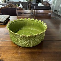 Green Leaf Ceramic Serving Bowl – Decorative & Functional