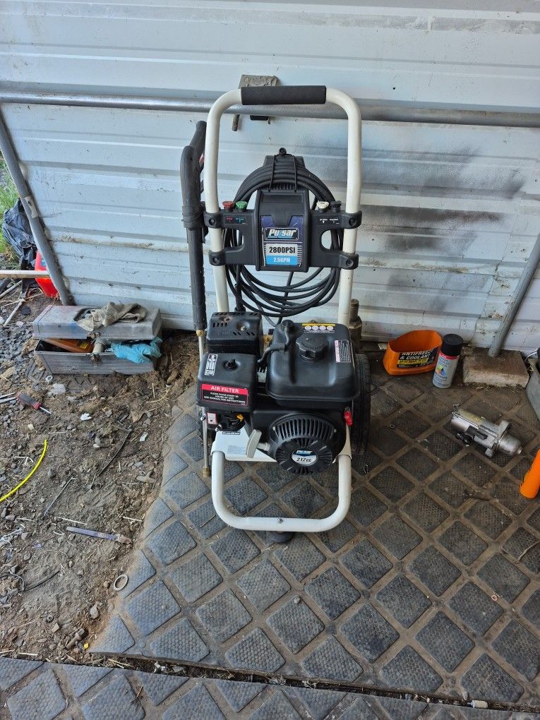 Pulsar Pressure Washer 2800 Psi 2.5 Gpm. Come hose and gun.