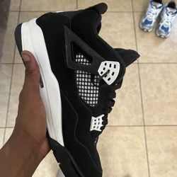 Jordan 4 White Thunders